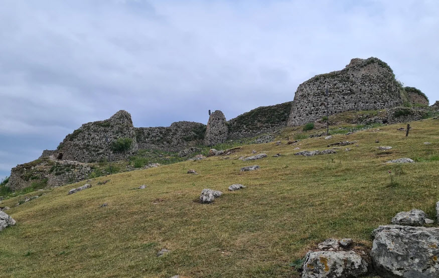 Pərisuz (Koroğlu) qalası, Azerbaijan